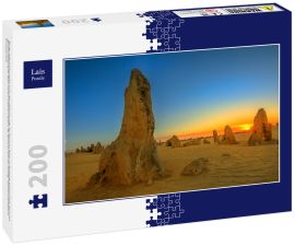 Lais Puzzle - Riesige Kalksteinformation in der Abenddämmerung. Die Pinnacles Wüste im Nambung National Park, bietet bei Sonnenuntergang die Show mit den schönsten Farben. Die Pinnacles sind eine wichtige Touristenattraktion in Westaustralien - 200 Teile