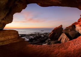 Lais Puzzle - Blick aus einer kleinen Höhle am Gantheaume Point Broome Western Australia bei Sonnenuntergang - 500 & 1.000 Teile