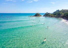 Lais Puzzle - Der Pass an der Byron Bay aus der Vogelperspektive mit Surfern und blauem Wasser, Australien - 500 & 1.000 Teile