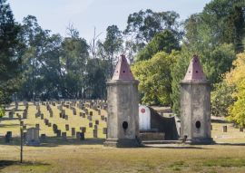 Lais Puzzle - Chinesische Brenntürme auf dem Friedhof von Beechworth, Victoria, Australien - 500 & 1.000 Teile