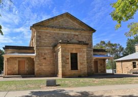 Lais Puzzle - Das historische Gerichtsgebäude (erbaut 1859) in Beechworth, Victoria, Australien - 500 & 1.000 Teile
