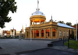 Lais Puzzle - Das Bendigo War Memorial und Museum auf der Paul Mall in der historischen Goldgräberstadt Bendigo, Victoria, Australien - 500 & 1.000 Teile