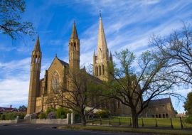Lais Puzzle - Die Sacred Heart Cathedral in der viktorianischen Goldgräberstadt Bendigo ist die größte Kathedrale im ländlichen Australien - 500 & 1.000 Teile