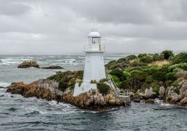 Lais Puzzle - Hells Gate Lighthouse an der Mündung des Macquarie Harbour an der Westküste von Tasmanien, Australien - 500 & 1.000 Teile
