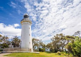 Lais Puzzle - Blick auf weißen Leuchtturm, Tafelkap Tulip, Wynyard, Tasmanien, Australien - 500 & 1.000 Teile