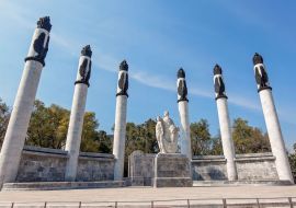 Lais Puzzle - Das Denkmal für die Jungen Soldaten (auch bekannt als Denkmal für die Kinder der Helden) im Chapultepec-Park (Bosque de Chapultepec) im Zentrum von Mexiko-Stadt - 500 & 1.000 Teile