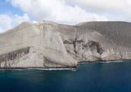 Lais Puzzle - Luftaufnahme der Insel San Benedicto und ihres Vulkans, Archipel von Revillagigedo, mexikanischer Pazifik - 500 & 1.000 Teile