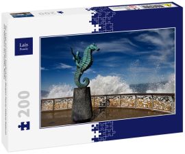 Lais Puzzle - Der Junge auf einem Seepferdchen Skulptur Puerto Vallarta Malecon mit Plätschern des Pazifiks, Mexiko - 200 Teile