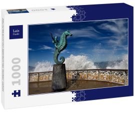 Lais Puzzle - Der Junge auf einem Seepferdchen Skulptur Puerto Vallarta Malecon mit Plätschern des Pazifiks, Mexiko - 1.000 Teile