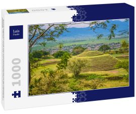 Lais Puzzle - Archäologische Zone von Guachimontones im Bundesstaat Jalisco, Mexiko. Pyramide mit Sommerlandschaft und blauem Himmel - 1.000 Teile