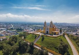 Lais Puzzle - Schöne Luftaufnahme von Puebla Mexiko und seine Kirche, Mexiko - 500 & 1.000 Teile
