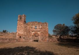 Lais Puzzle - Alte Kirche im Helm eines Bauernhofs in Amealco, Queretaro, Mexiko bereits in Ruinen und mit dem Abendlicht - 500 & 1.000 Teile