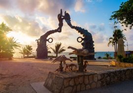 Lais Puzzle - Parque Fundadores bei Sonnenaufgang an der Playa del Carmen in Mexiko - 500 & 1.000 Teile