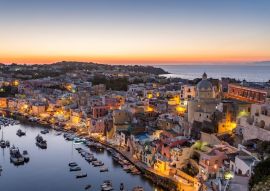 Lais Puzzle - Procida, Sonnenuntergang über dem Hafen von La Corricella. Neapel, Kampanien, Italien - 500 & 1.000 Teile