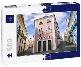Lais Puzzle - Szenische Tagesansicht der engen Kopfsteinpflasterstraßen mit bunter Kolonialarchitektur des historischen Touristenzentrums Pelourinho, in Salvador da Bahia, Brasilien - 500 Teile