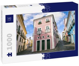 Lais Puzzle - Szenische Tagesansicht der engen Kopfsteinpflasterstraßen mit bunter Kolonialarchitektur des historischen Touristenzentrums Pelourinho, in Salvador da Bahia, Brasilien - 1.000 Teile
