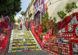 Lais Puzzle - Ein Blick am frühen Morgen auf die Escadaria Selarón (Selaron-Treppe), eine Touristenattraktion neben dem beliebten Ausgehviertel Lapa in Rio de Janeiro, Brasilien - 500 & 1.000 Teile