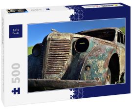 Lais Puzzle - Altes verrostetes Auto mit rostigem Lack ohne Fenster vor blauem Himmel - 500 Teile