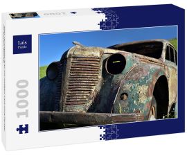 Lais Puzzle - Altes verrostetes Auto mit rostigem Lack ohne Fenster vor blauem Himmel - 1.000 Teile