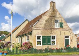 Lais Puzzle - Eine der schönen alten Hütten (erbaut 1516) auf der Insel Ameland - 500 & 1.000 Teile