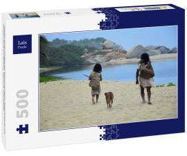 Lais Puzzle - Kinder eines indigenen Stammes beim Spaziergang mit einem Hund am Strand, Tayrona, Kolumbien - 500 Teile