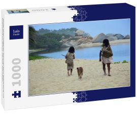 Lais Puzzle - Kinder eines indigenen Stammes beim Spaziergang mit einem Hund am Strand, Tayrona, Kolumbien - 1.000 Teile