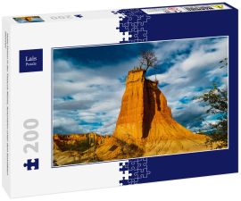 Lais Puzzle - Hohe Felsen in der Tatacoa-Wüste, Kolumbien unter dem bewölkten Himmel - 200 Teile