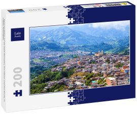 Lais Puzzle - Panoramablick auf die Stadt Manizales, ihre Häuser und ihre Kirche, in Caldas, Kolumbien - 200 Teile