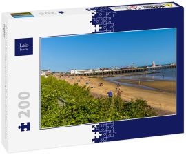 Lais Puzzle - Ein Blick von der Klippenspitze entlang des Strandes in Clacton on Sea, England - 200 Teile