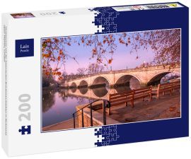 Lais Puzzle - Herbstszene mit der historischen Brückenarchitektur in Richmond Upon Thames, London - 200 Teile