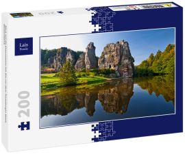 Lais Puzzle - Blick auf die Externsteine mit See vor dem Teutoburger Wald, Deutschland.  - 200 Teile