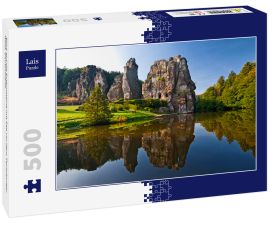 Lais Puzzle - Blick auf die Externsteine mit See vor dem Teutoburger Wald, Deutschland.  - 500 Teile
