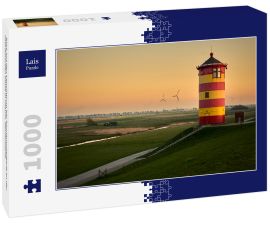 Lais Puzzle - Blick auf den Leuchtturm bei Sonnenuntergang an der ostfriesischen Küste in Pilsum, Deutschland. - 1.000 Teile