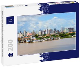 Lais Puzzle - Belem / Brasilien. Blick auf den Fischerhafen in Belem, viele bunte Fischerboote und reiche Gebäude im Hintergrund - 200 Teile
