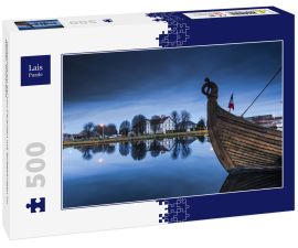 Lais Puzzle - Holzschiff am Kai von Carentan mit Spiegelungen im Wasser, Frankreich - 500 Teile