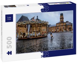 Lais Puzzle - Nachmittags verregneter Place Ducale mit Karussell in Charleville-Mezieres, Frankreich - 500 Teile
