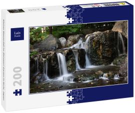Lais Puzzle - Kleiner Wasserfall im Shirotori-Garten in Aichi, Japan - 200 Teile