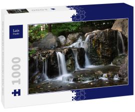 Lais Puzzle - Kleiner Wasserfall im Shirotori-Garten in Aichi, Japan - 1.000 Teile