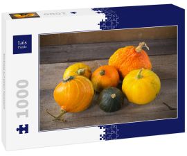 Lais Puzzle - Kürbisse auf altem Holztisch - 1.000 Teile