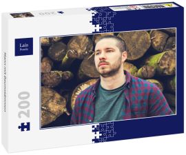 Lais Puzzle - Mann mit Baumstämmen - 200 Teile