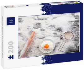 Lais Puzzle - Mehl und Zutaten auf schwarzem Tisch - 200 Teile