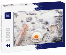 Lais Puzzle - Mehl und Zutaten auf schwarzem Tisch - 1.000 Teile