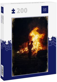 Lais Puzzle - Vater mit Kind vor brennendem Feuer - 200 Teile