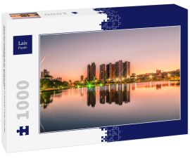 Lais Puzzle - Sonnenuntergang an einem See in einem Park mit der Stadt im Hintergrund, Brasilien - 1.000 Teile