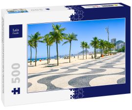 Lais Puzzle - Heller Morgenblick auf die geschwungene Uferpromenade mit Palmen am Copacabana-Strand mit der Skyline von Rio de Janeiro, Brasilien - 500 Teile