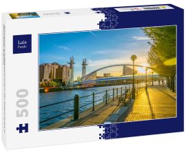 Lais Puzzle - Blick auf eine Fußgängerbrücke in den Salford Quays in Manchester, England - 500 Teile