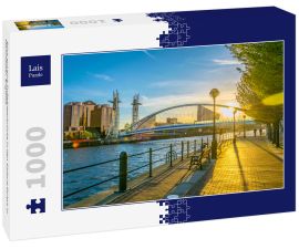 Lais Puzzle - Blick auf eine Fußgängerbrücke in den Salford Quays in Manchester, England - 1.000 Teile