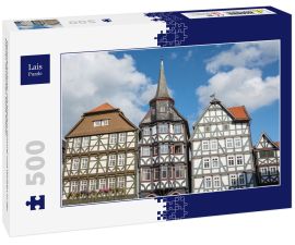 Lais Puzzle - Fachwerkhäuser mit blauem Himmel und Wolken in der kleinen deutschen Stadt Fritzlar - 500 Teile