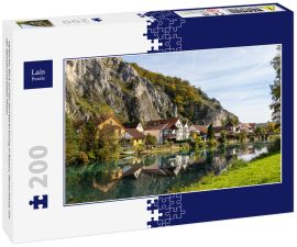 Lais Puzzle - Idyllischer Blick auf das Dorf Markt Essing in Bayern, Deutschland, mit der Altmühl und hohen Felsen - 200 Teile
