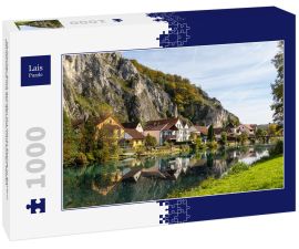 Lais Puzzle - Idyllischer Blick auf den Ort Markt Essing in Bayern, Deutschland mit der Altmühl und hohen Felsen - 1.000 Teile